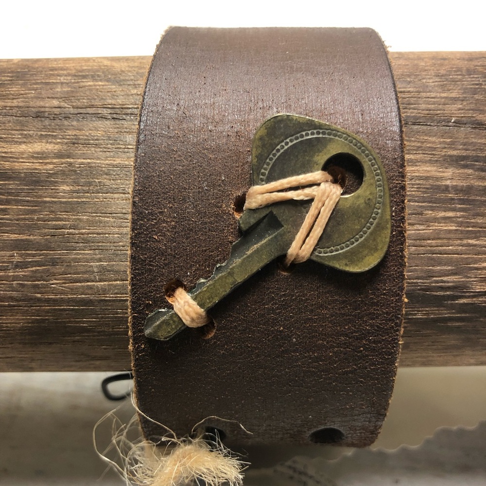 NWT Men’s Leather Cuff Vintage key Bracelet